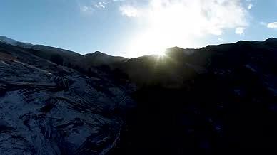 高原雪山秋冬季日出风景航拍4K视频的预览图